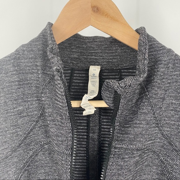 Lululemon Forme Jacket II *Textured - Picture 12 of 15